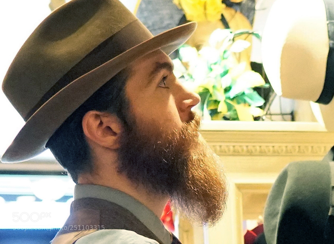 Sony a6500 sample photo. Hat shop owner arranges photography