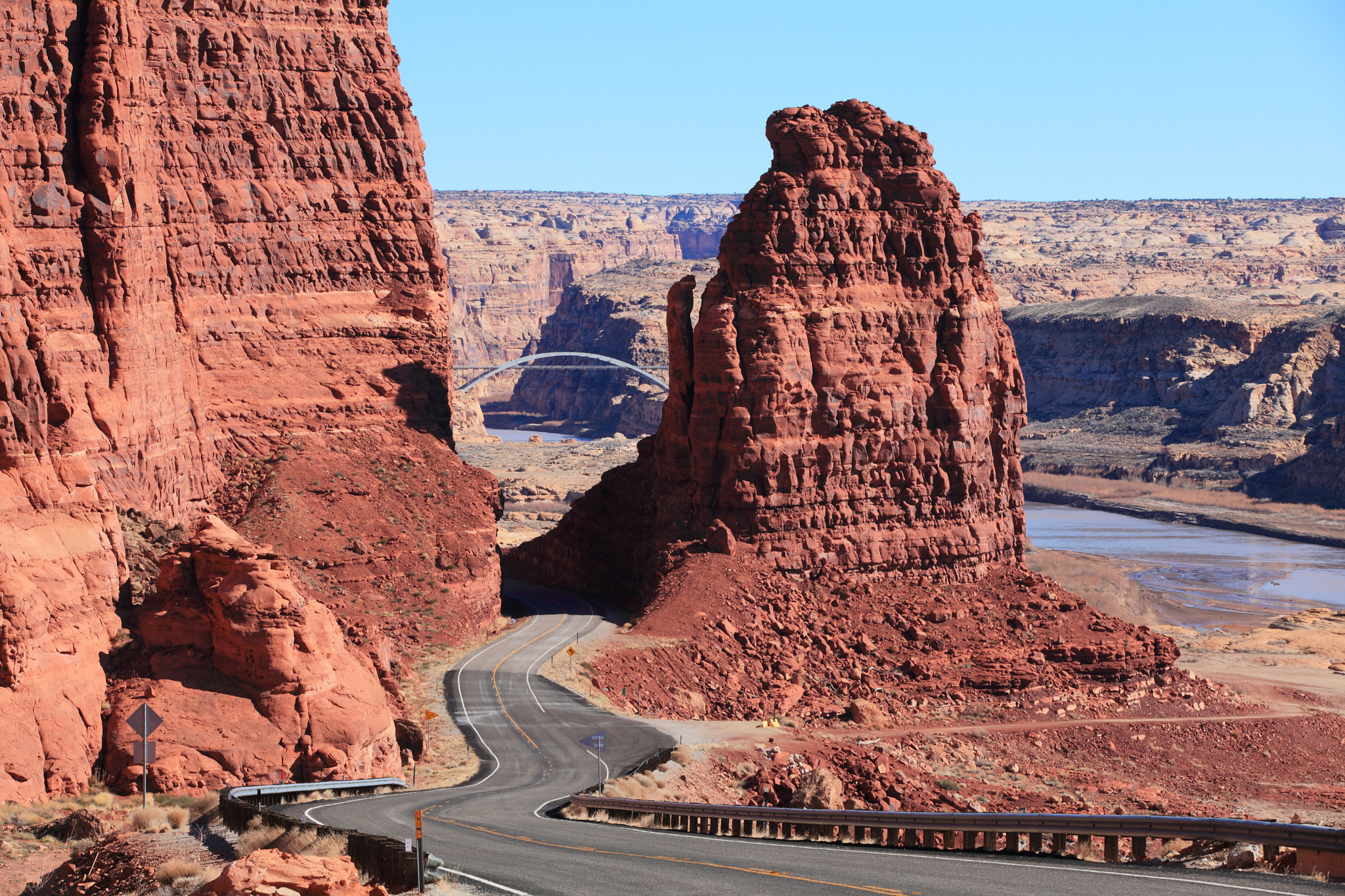 Canon EF 70-200mm F2.8L IS II USM sample photo. Winding road in glenn canyon photography