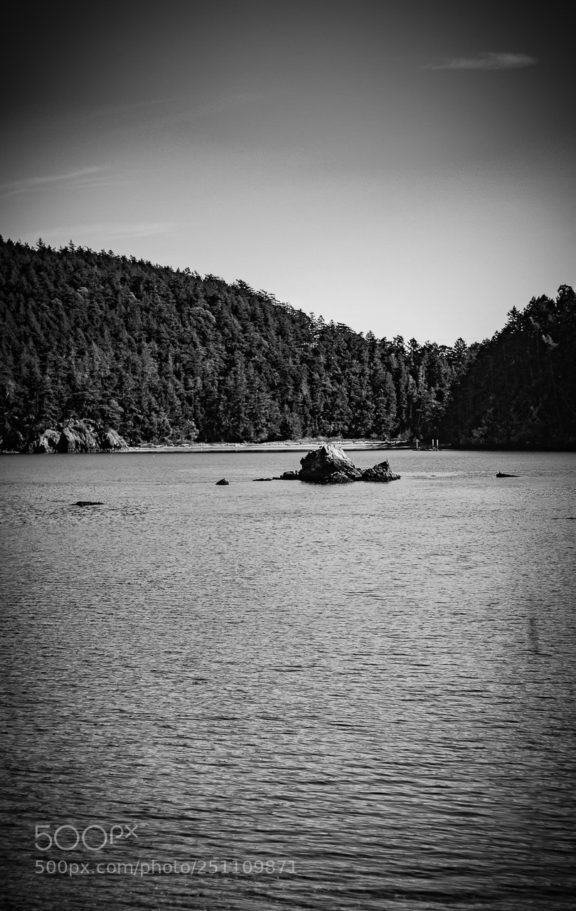 Canon EOS 700D (EOS Rebel T5i / EOS Kiss X7i) sample photo. Rocks in the sea photography