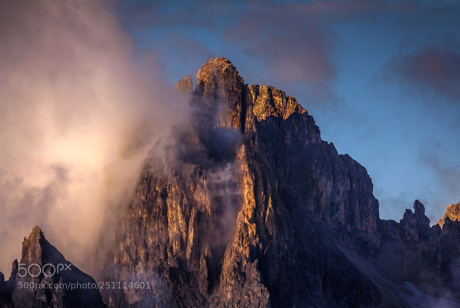 Canon EOS 5D Mark II sample photo. Sunrise on the peak photography