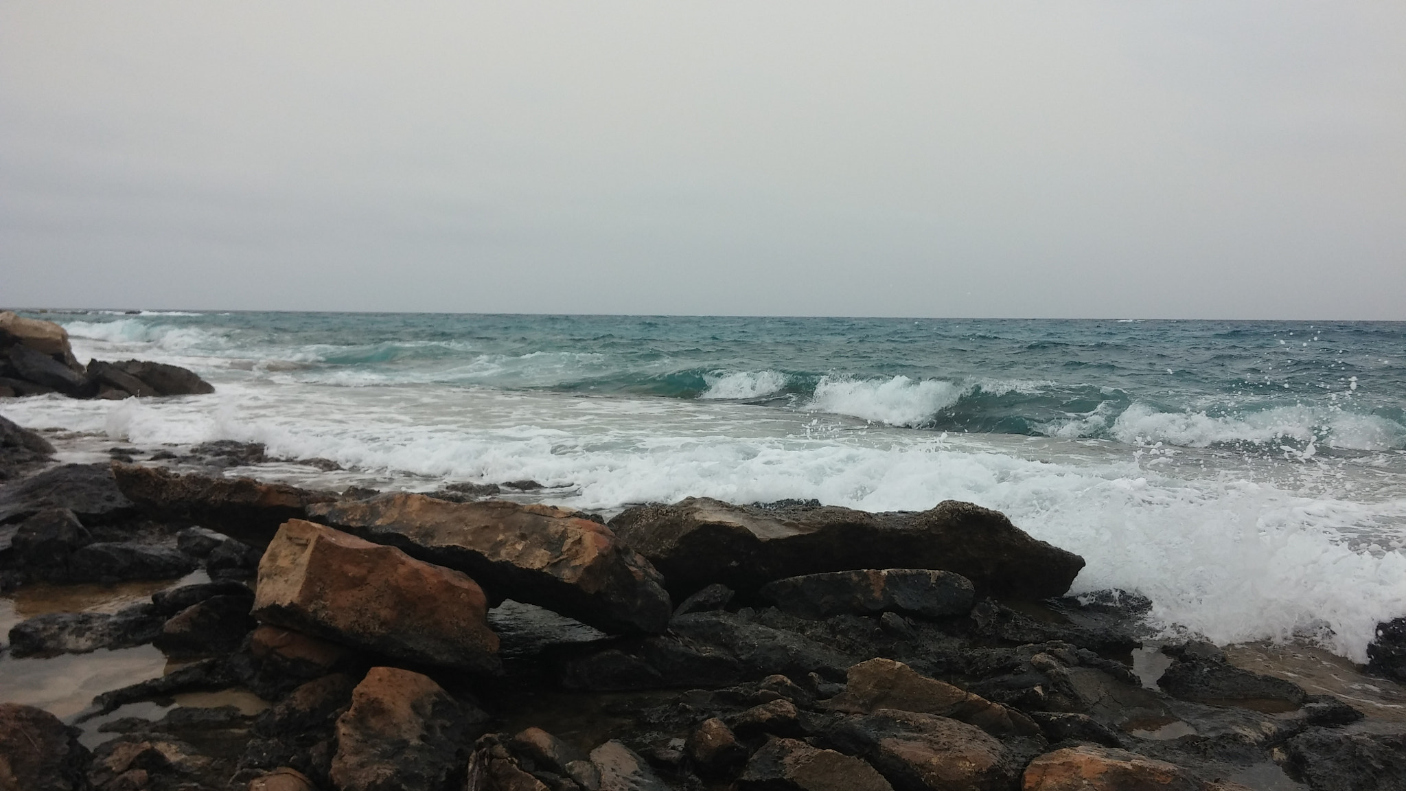 LG G2 sample photo. Rainy day photography
