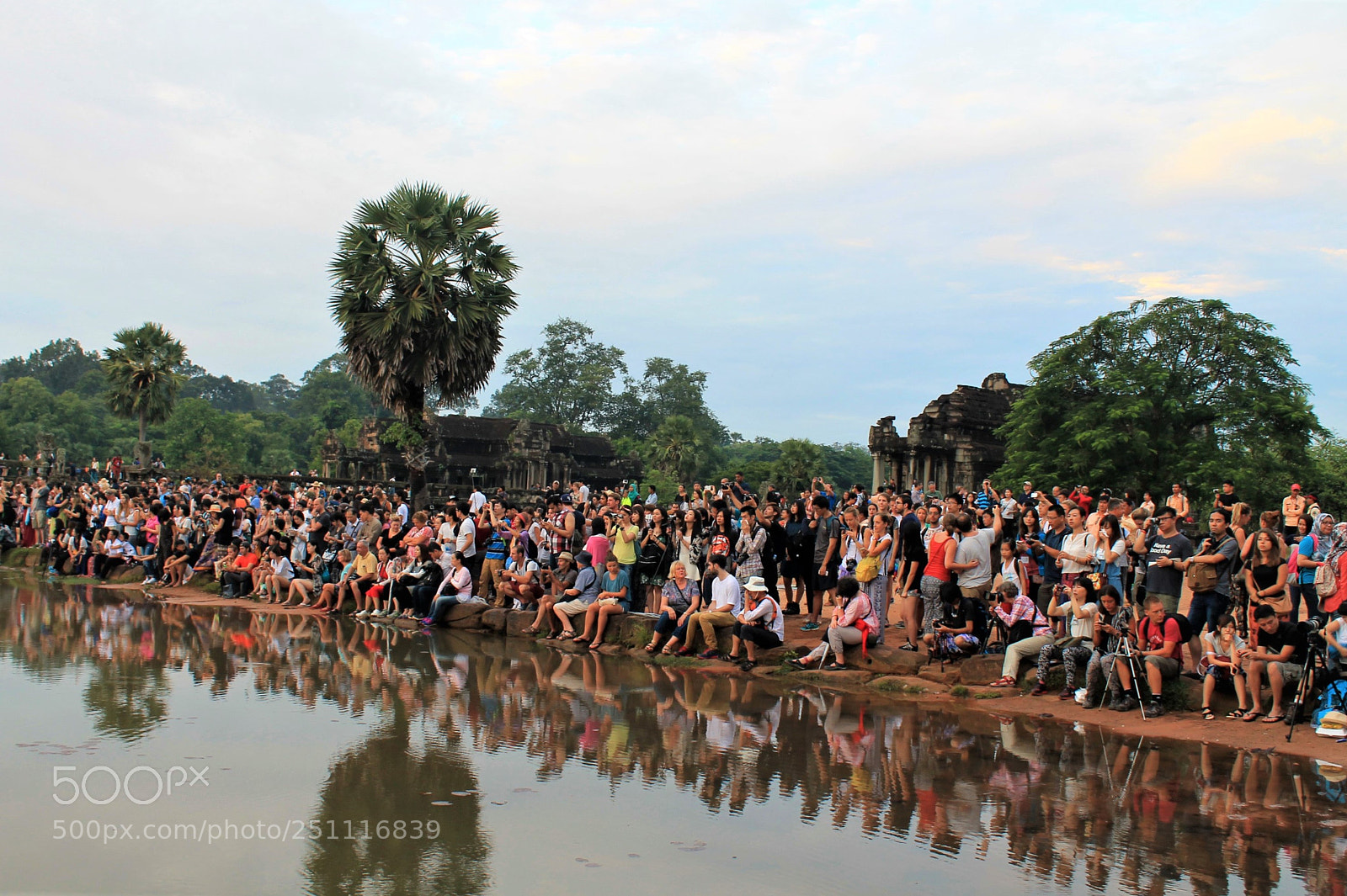 Canon EOS 1100D (EOS Rebel T3 / EOS Kiss X50) sample photo. Meeting sunrise at angkor photography