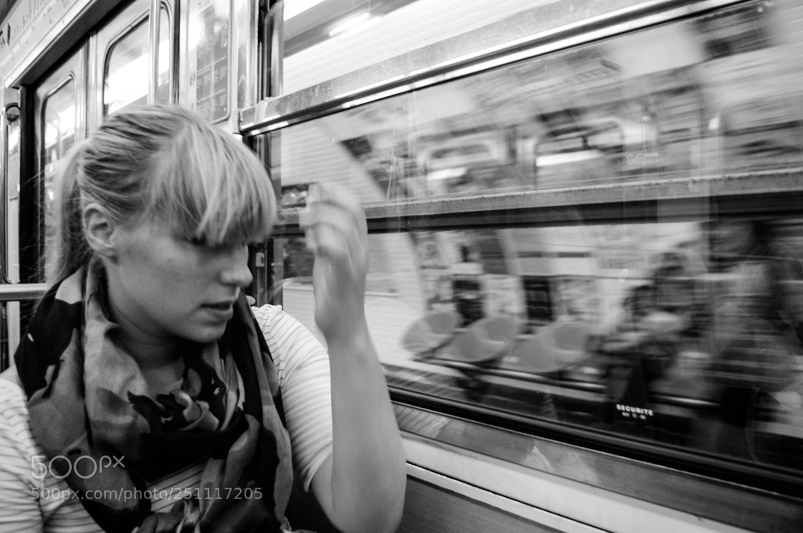 Pentax K-r sample photo. Paris subway photography
