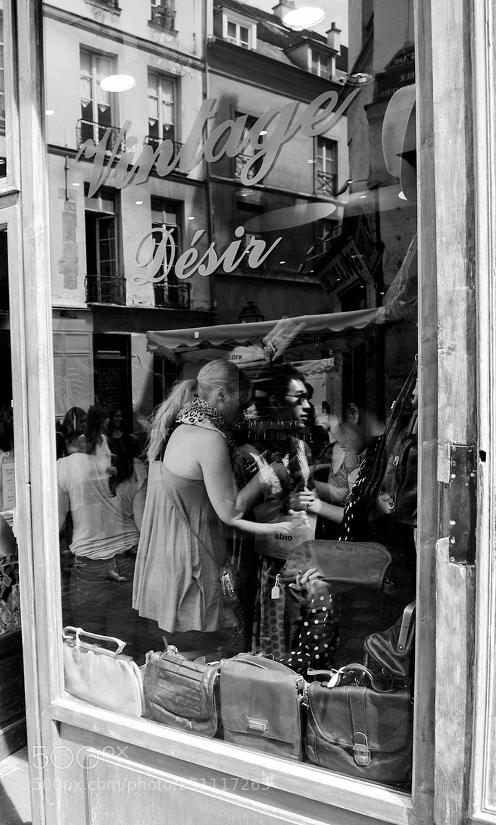 Pentax K-r sample photo. Paris vintage shop photography