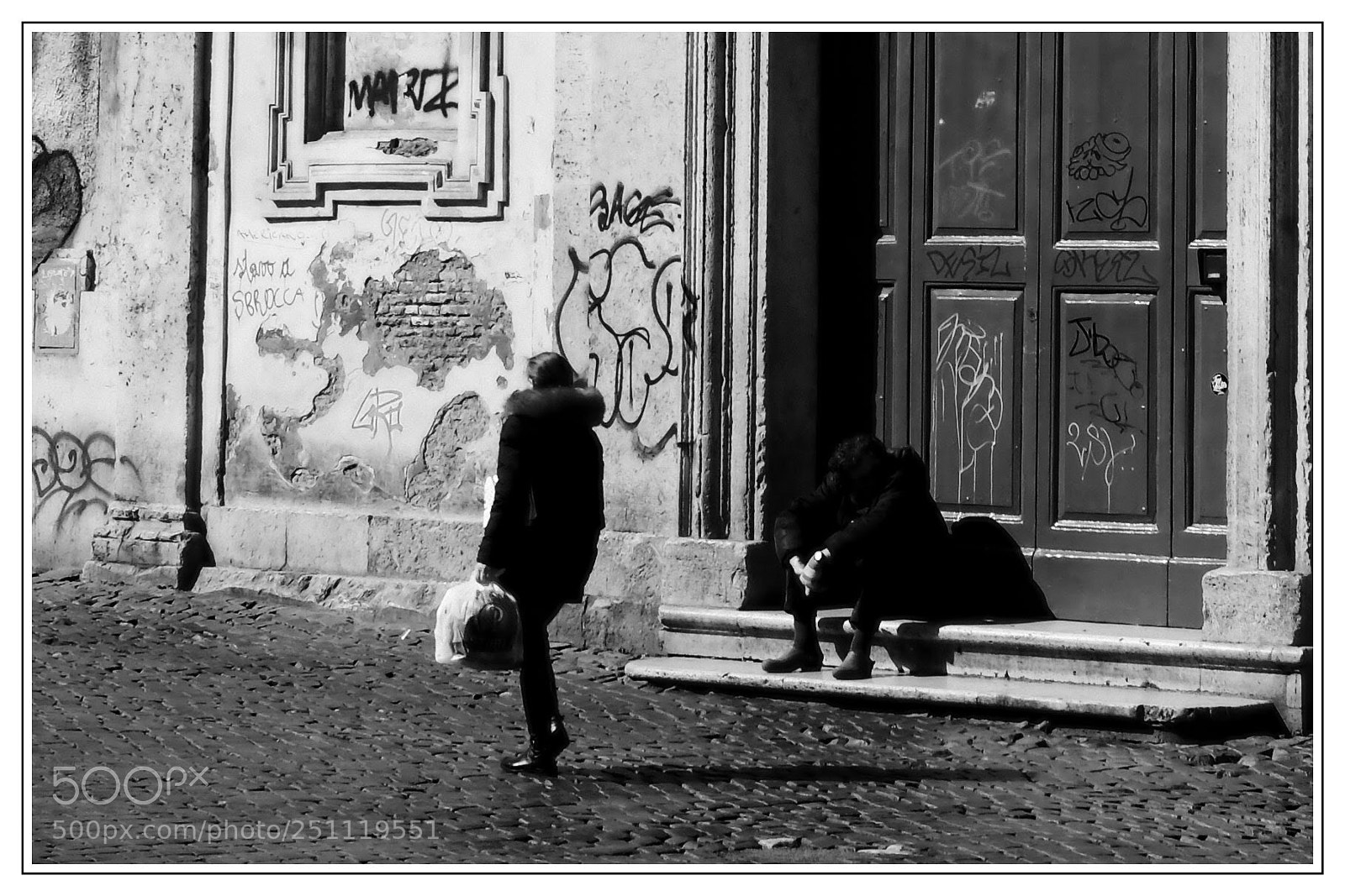Fujifilm X-E2 sample photo. Seduto fuori una chiesa photography
