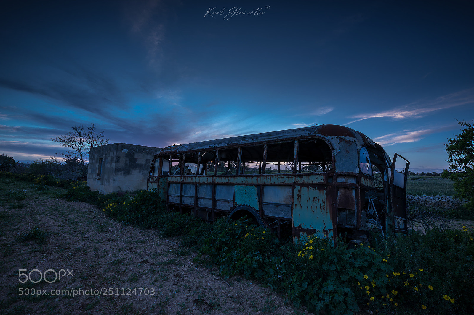 Canon EOS 5D Mark IV sample photo. The blue hour bus photography