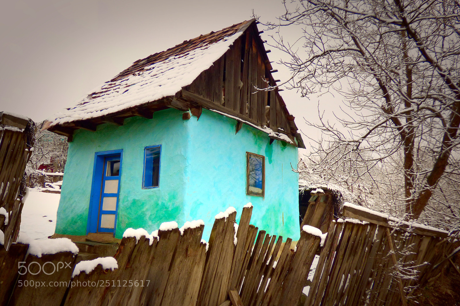 Panasonic DMC-FZ72 sample photo. Small blue house photography