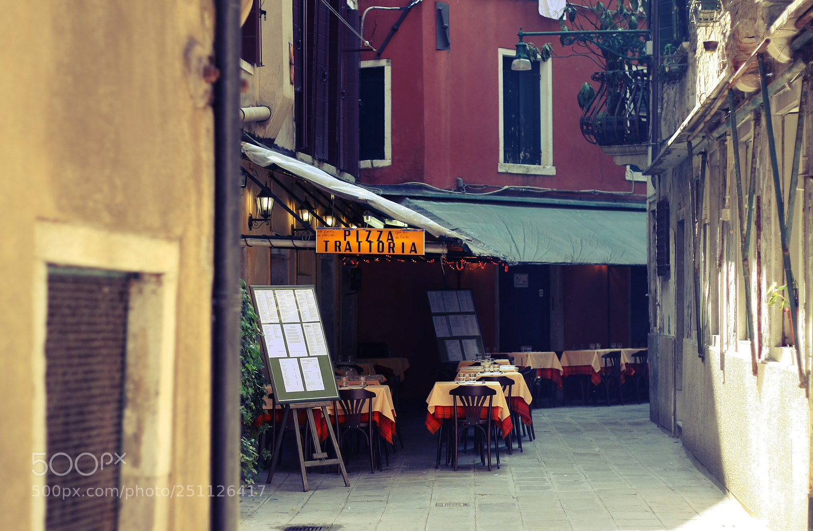 Canon EOS 40D sample photo. O photography