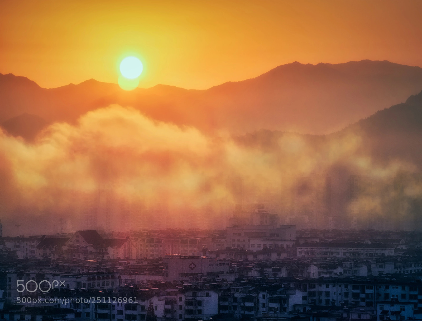 Olympus OM-D E-M1 Mark II sample photo. Sunrise of huangshan town photography