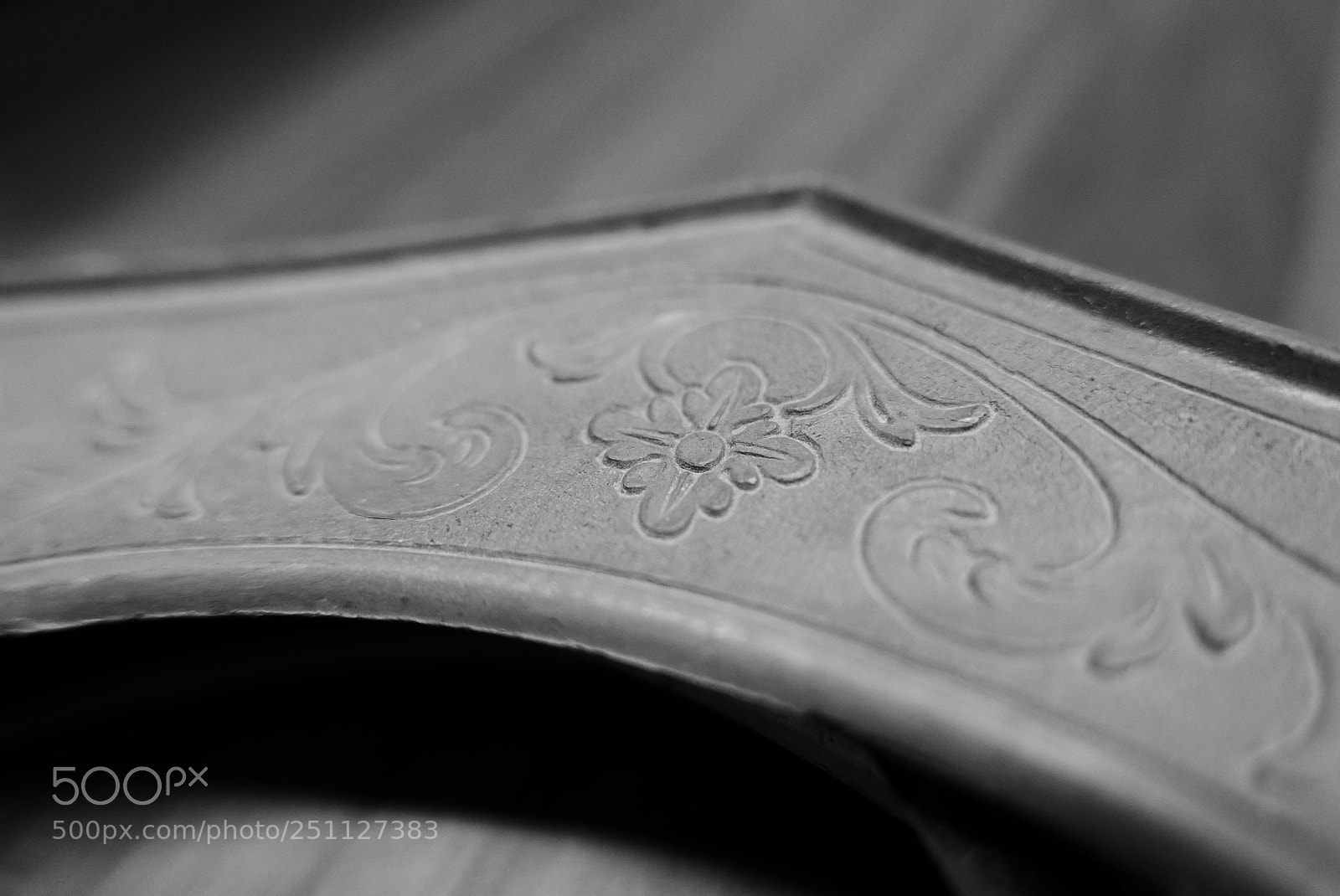 Leica D-Lux (Typ 109) sample photo. Old porcelain ornament closeup photography