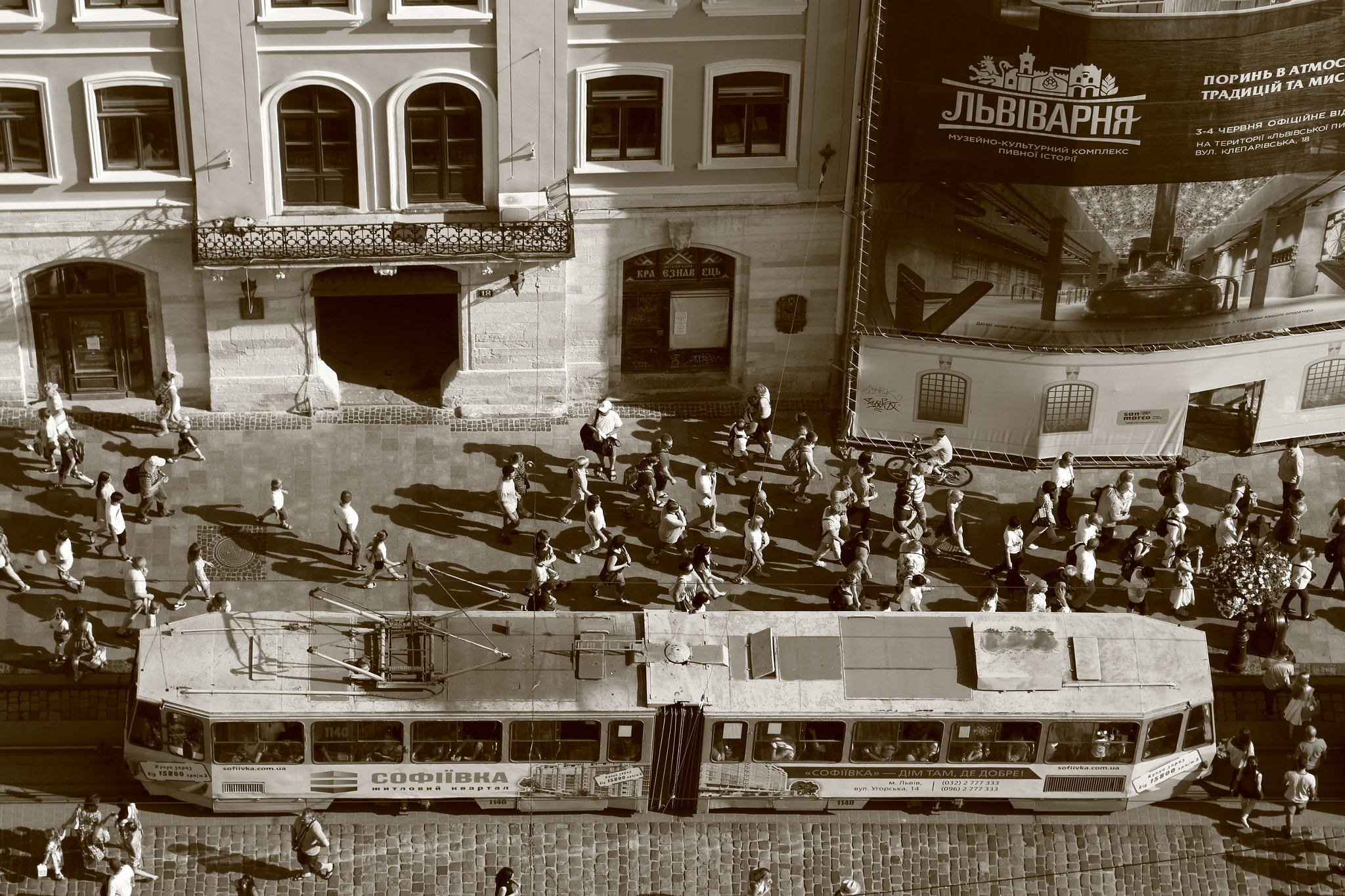 Canon EOS 70D sample photo. Tram in lviv photography
