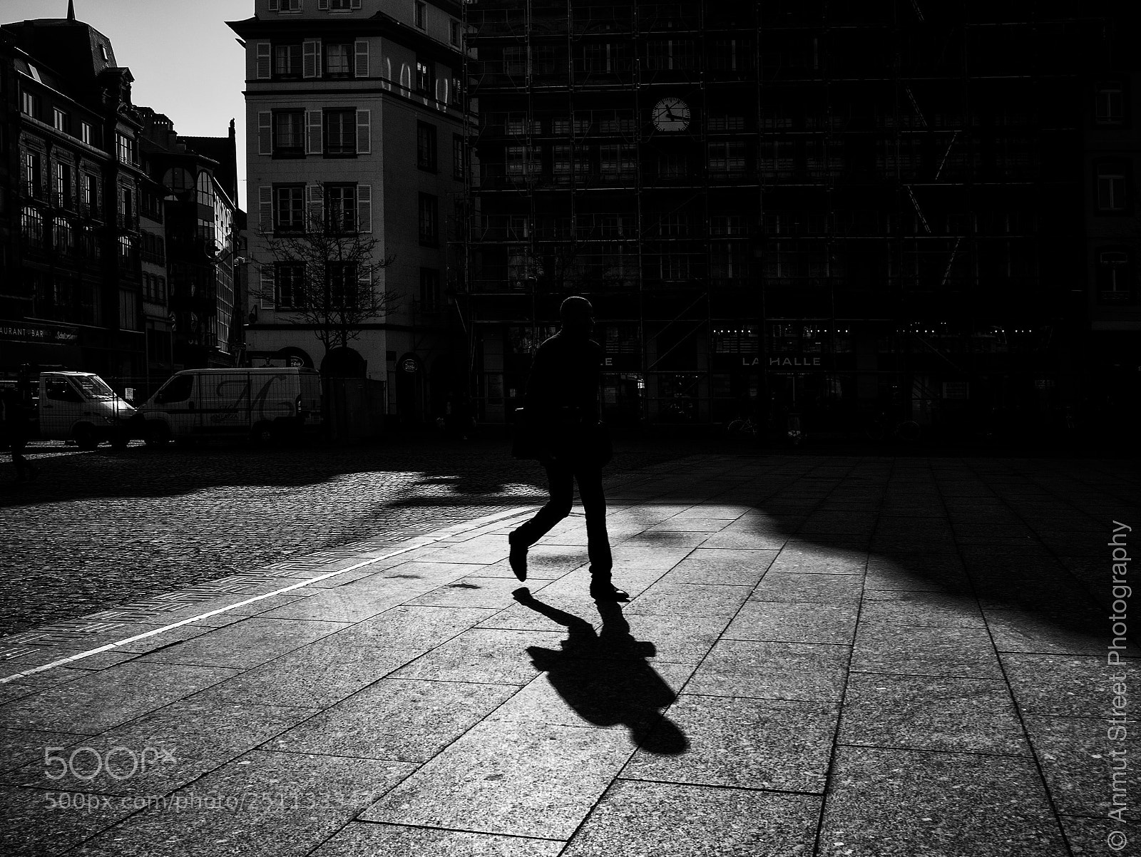 Panasonic Lumix DMC-GX85 (Lumix DMC-GX80 / Lumix DMC-GX7 Mark II) sample photo. Walking in backlights photography