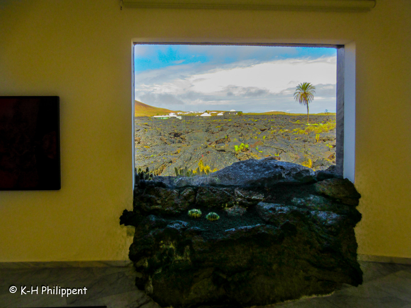 Canon PowerShot ELPH 300 HS (IXUS 220 HS / IXY 410F) sample photo. Lanzarote (spain), the window and the lava / das fenster und die lava photography
