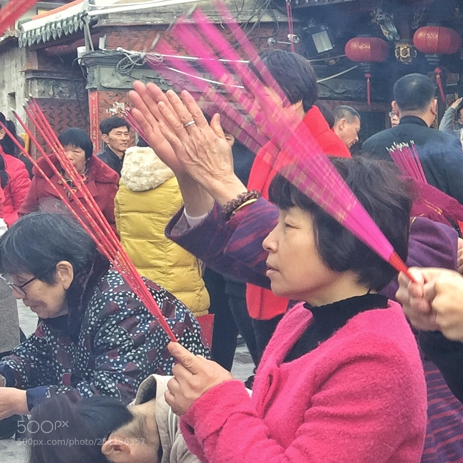 Apple iPhone 6 Plus sample photo. 虔诚 photography