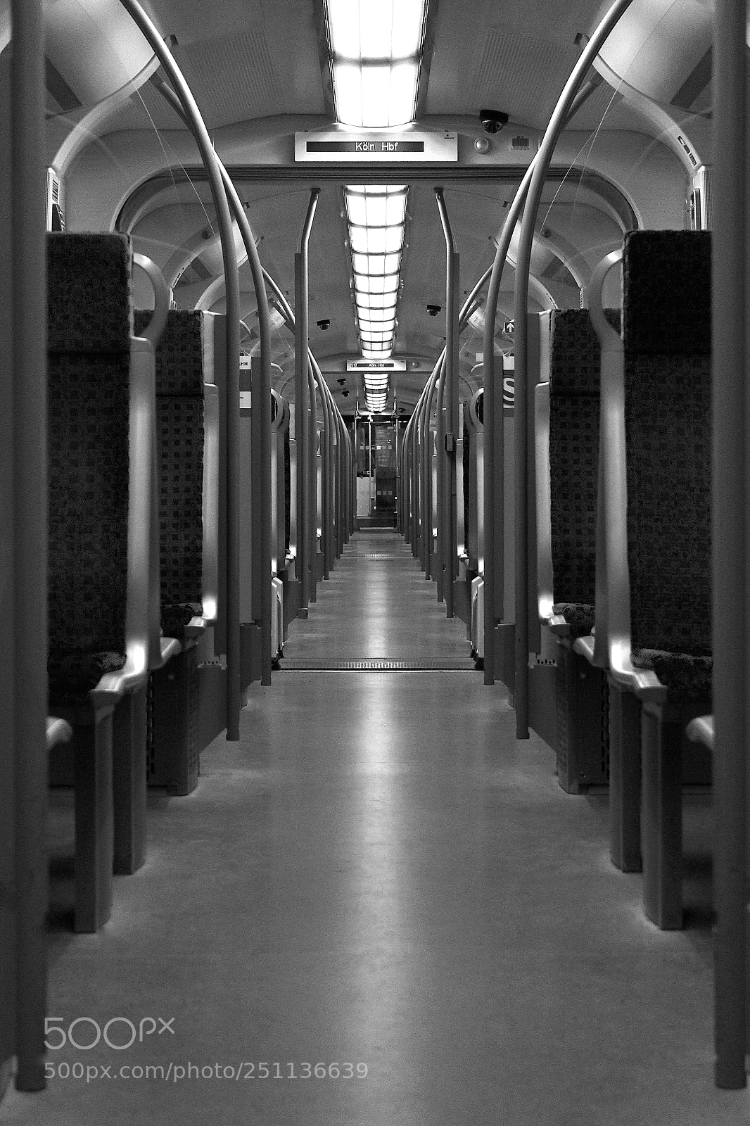 Canon EOS 600D (Rebel EOS T3i / EOS Kiss X5) sample photo. S-bahn photography