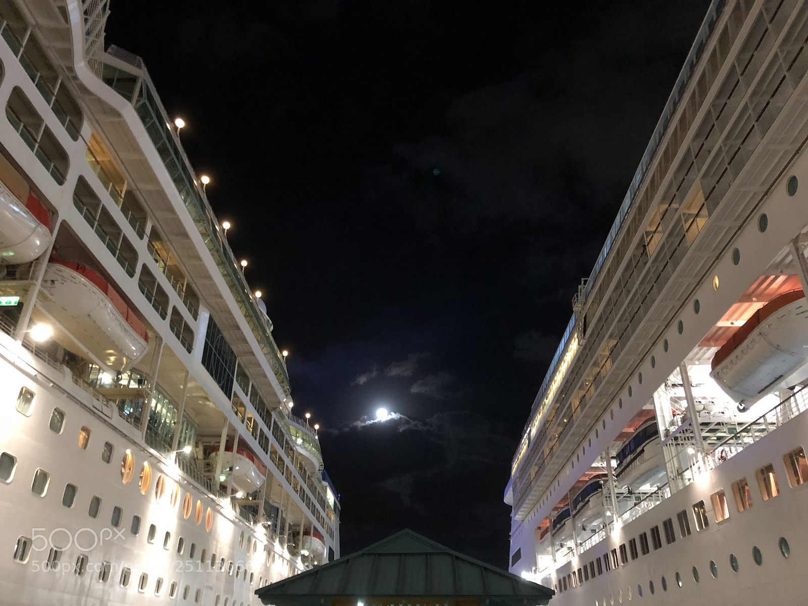 Apple iPhone X sample photo. Two ships photography