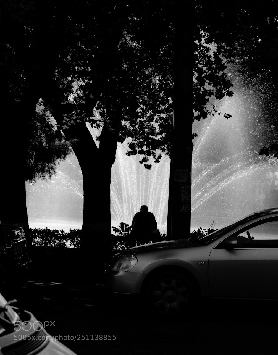 Fujifilm X-T10 sample photo. Man by the fountain photography