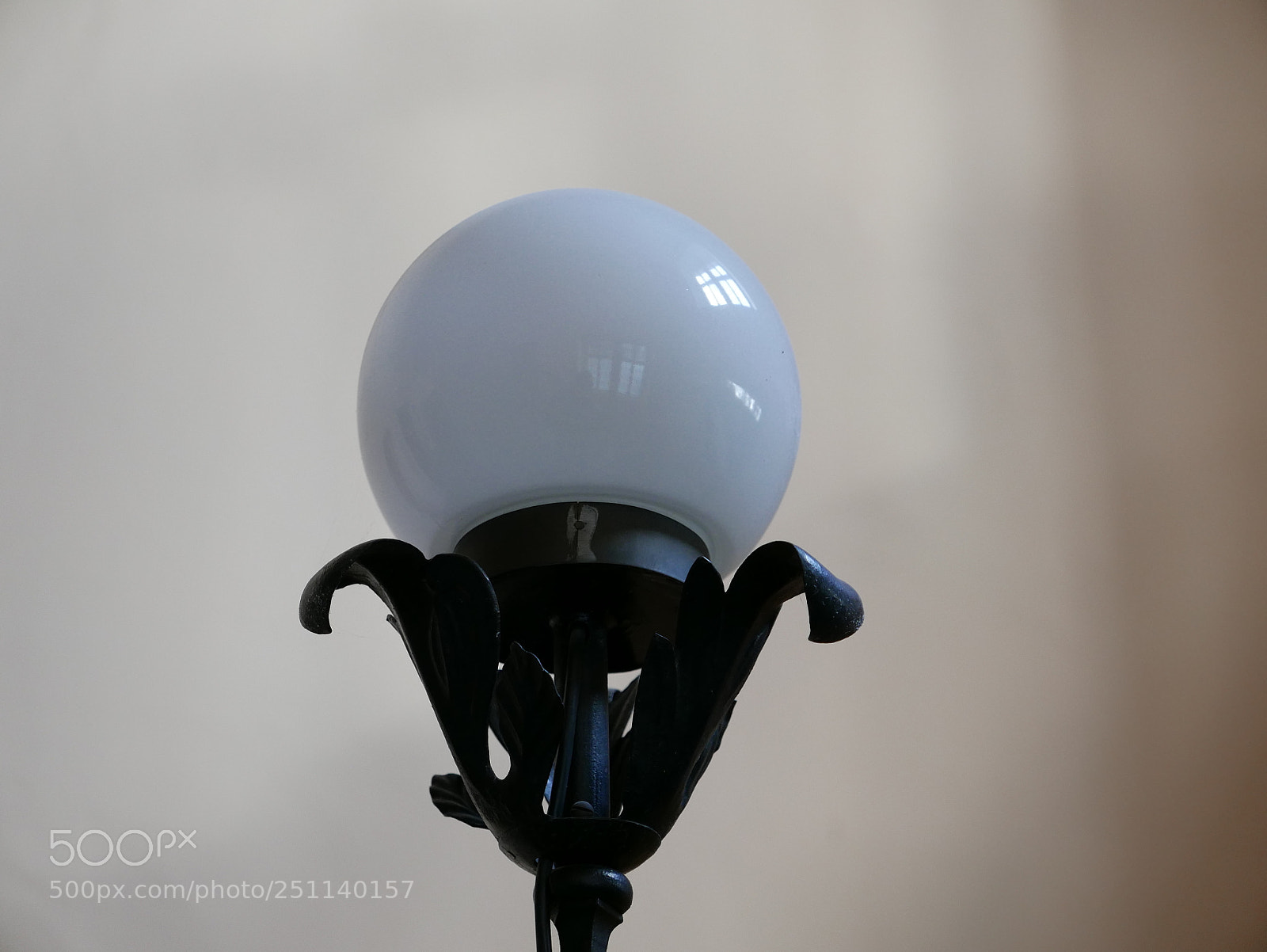 Leica D-Lux (Typ 109) sample photo. Big old white lamp photography
