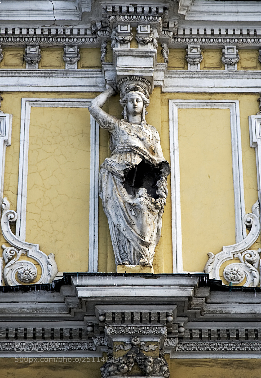 Sony a6300 sample photo. Destroyed caryatid photography