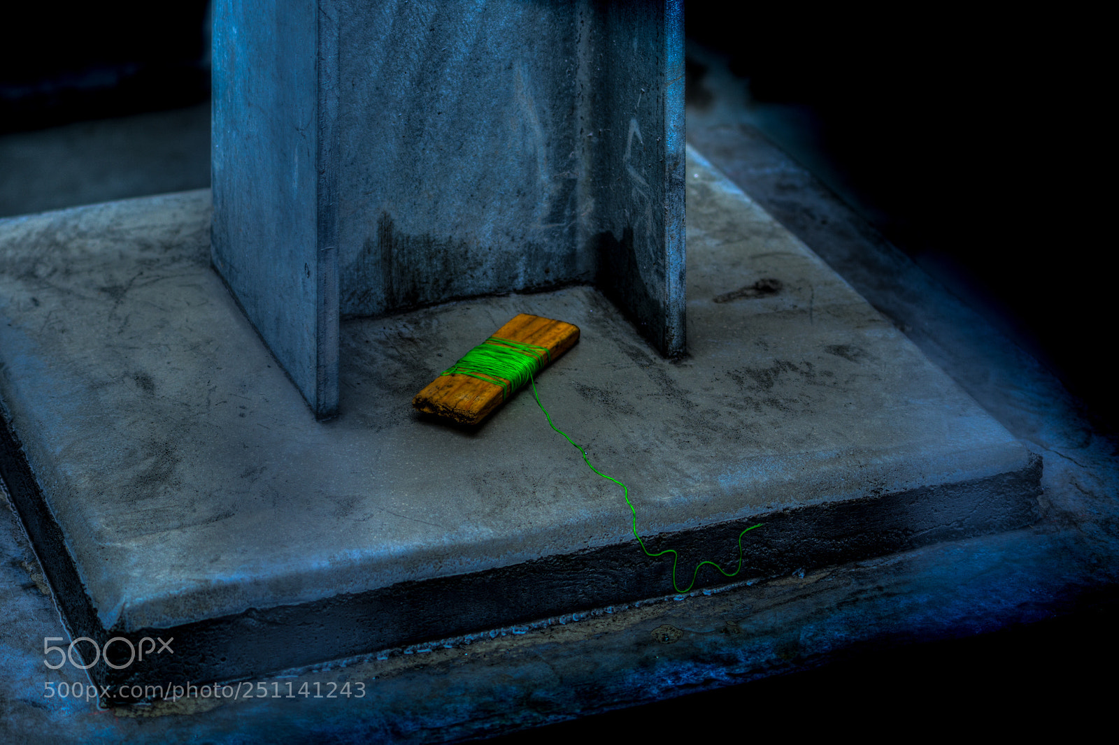 Sony a6000 sample photo. Green fuse at pillar photography
