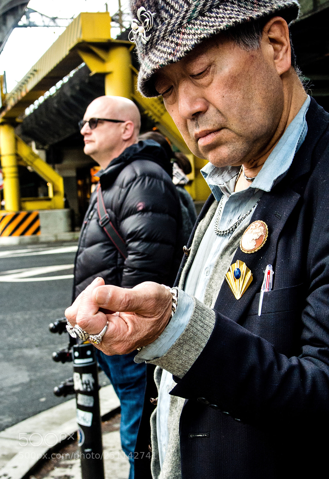 Nikon 1 V1 sample photo. Middle-aged stylish man photography