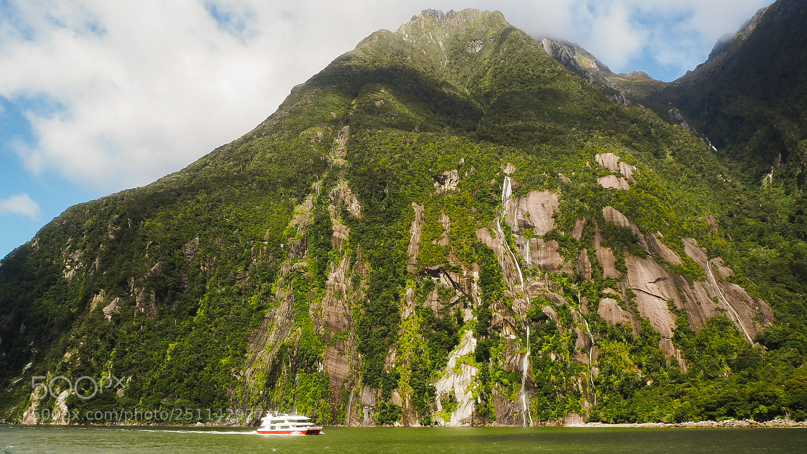 Olympus OM-D E-M10 II sample photo. Milford sound photography