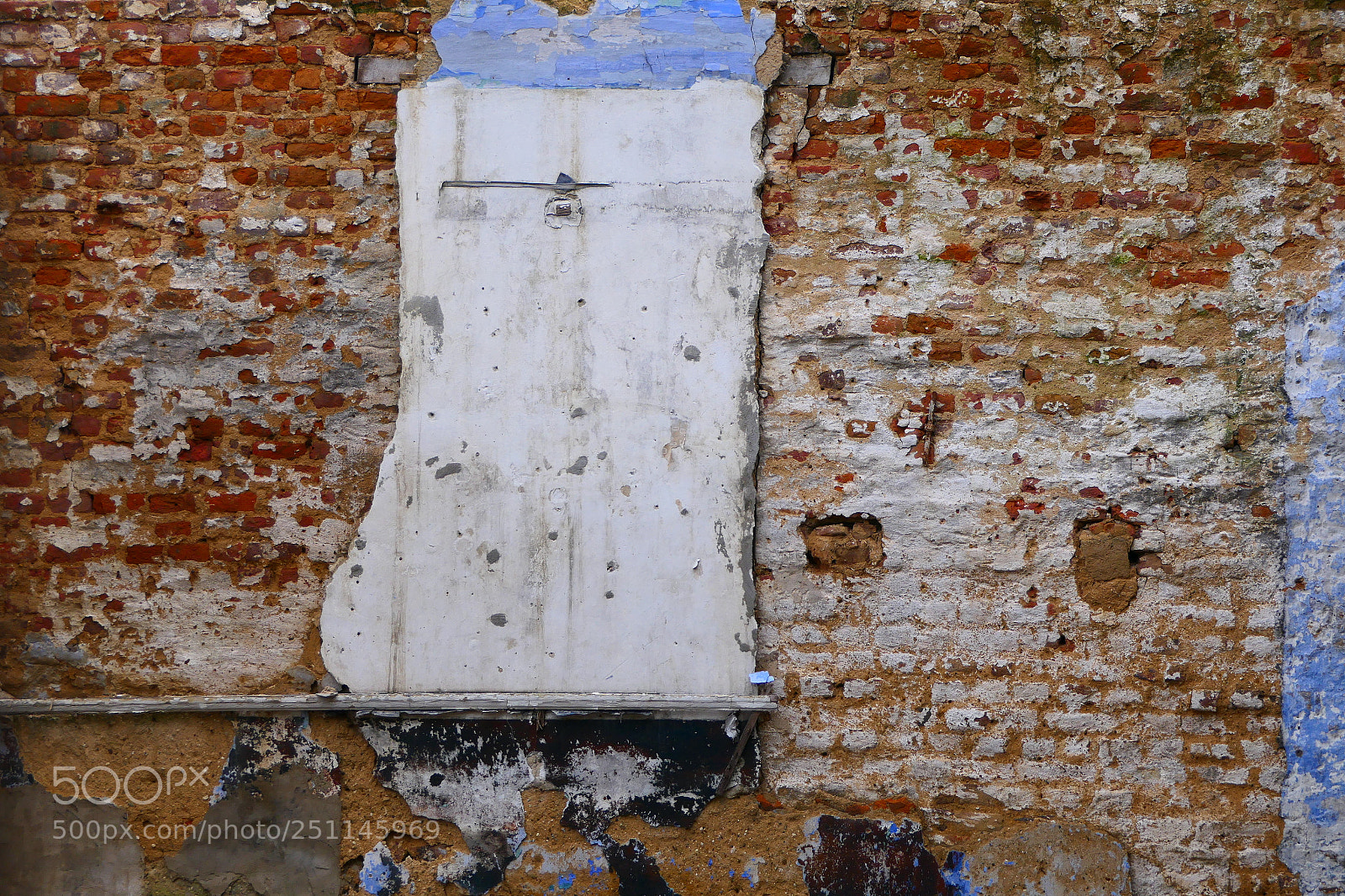 Panasonic Lumix DMC-FZ2500 (Lumix DMC-FZ2000) sample photo. The wall photography