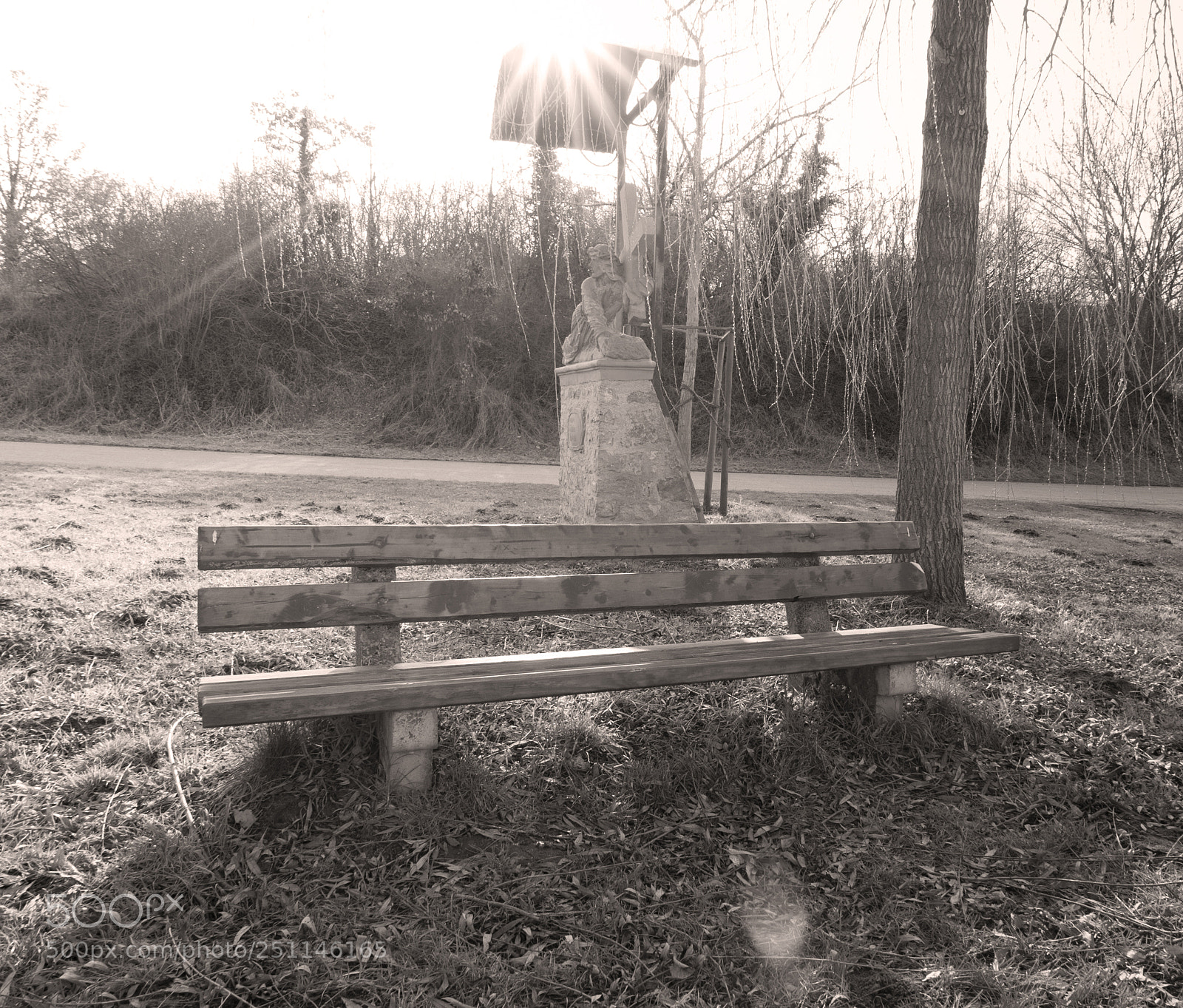 Leica D-Lux (Typ 109) sample photo. Bench in front of photography