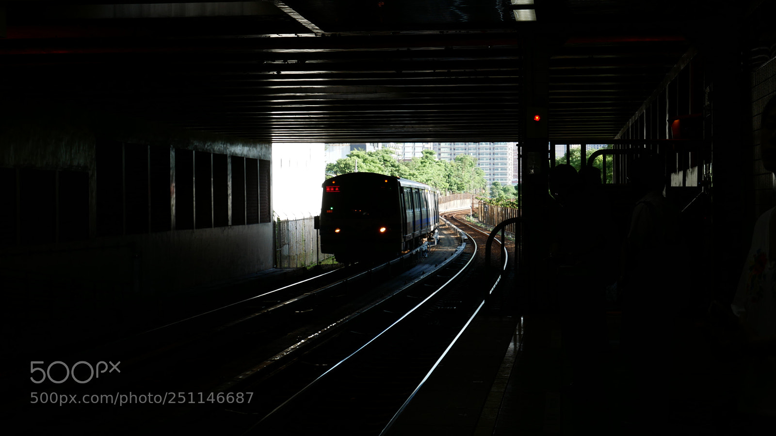 Panasonic Lumix DMC-G85 (Lumix DMC-G80) sample photo. Train arriving at station photography