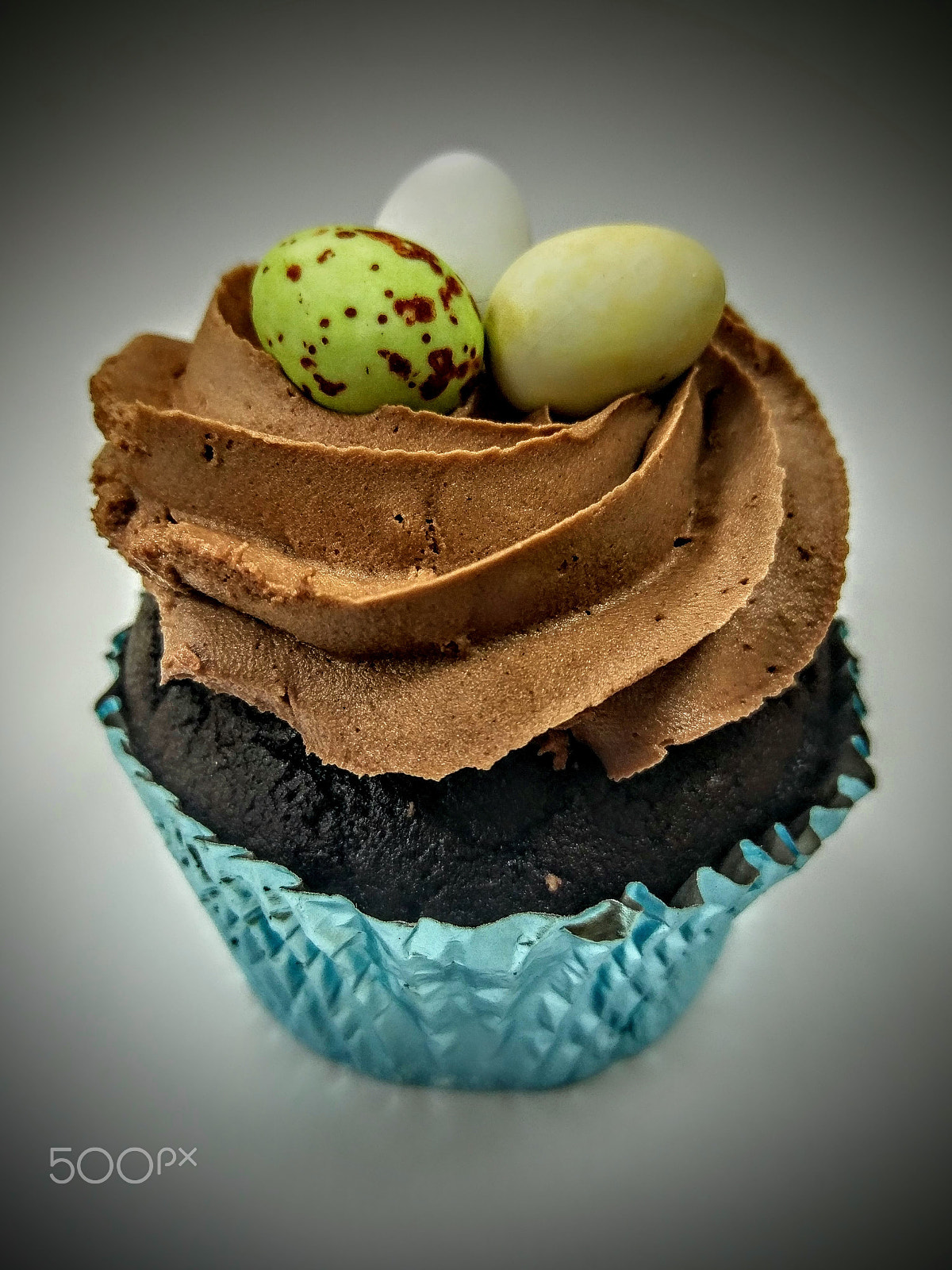 HTC 10 sample photo. Easter cupcake photography