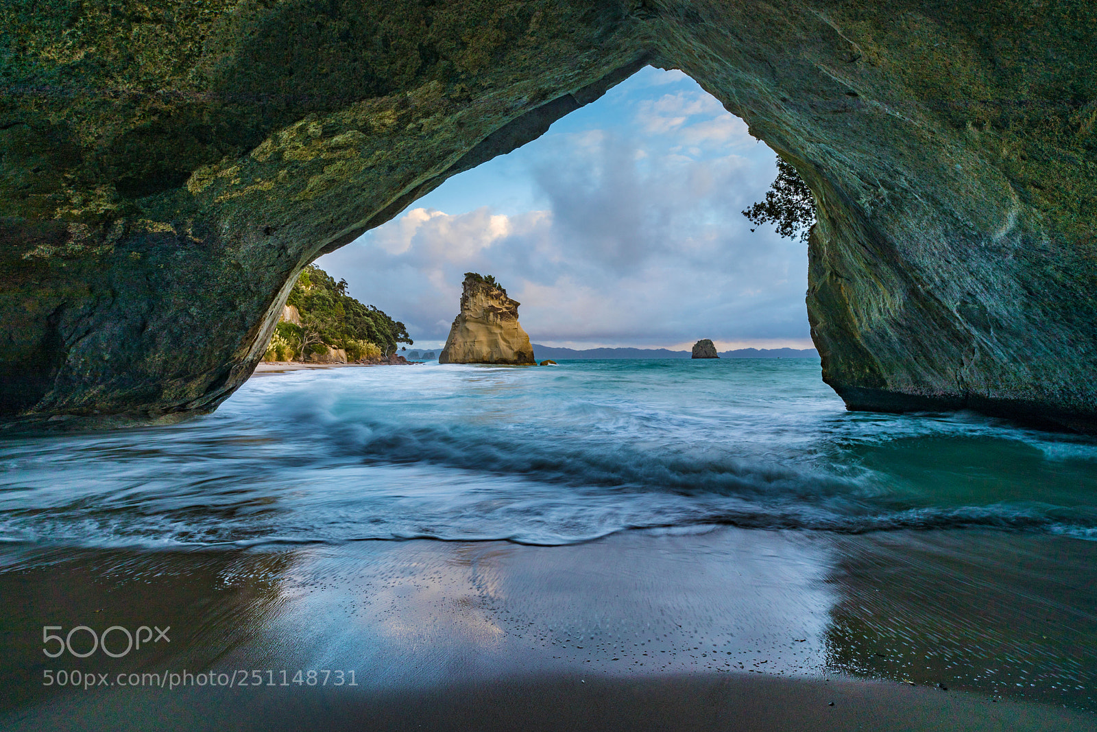 Canon EOS 5D Mark IV sample photo. Cathedral cove photography