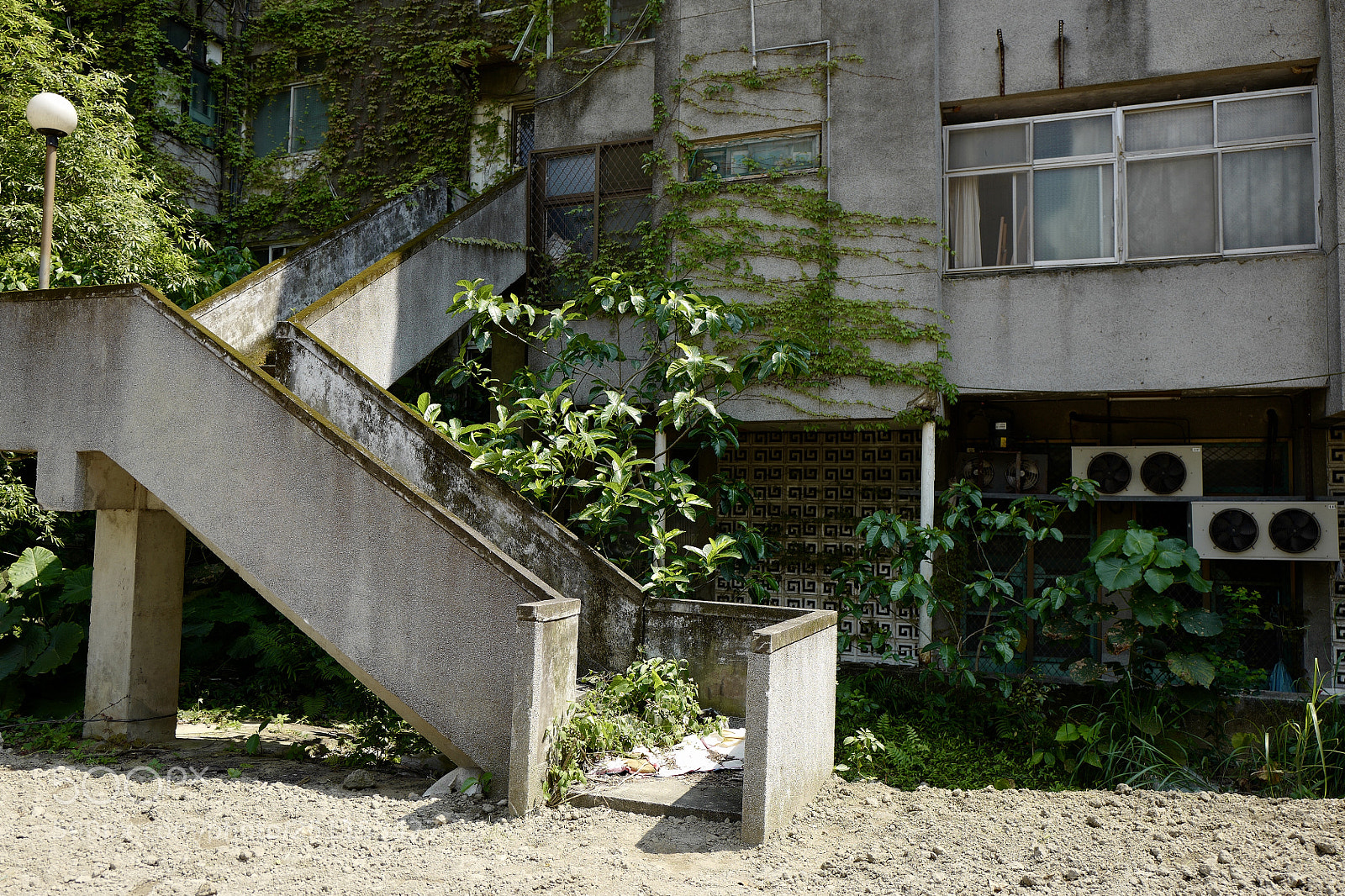 Leica Q (Typ 116) sample photo. 老舊樓梯下面的路請不要翻修，這樣就不能走了 photography