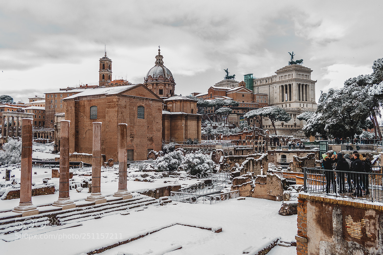 Canon EOS 500D (EOS Rebel T1i / EOS Kiss X3) sample photo. Rome under the snow photography