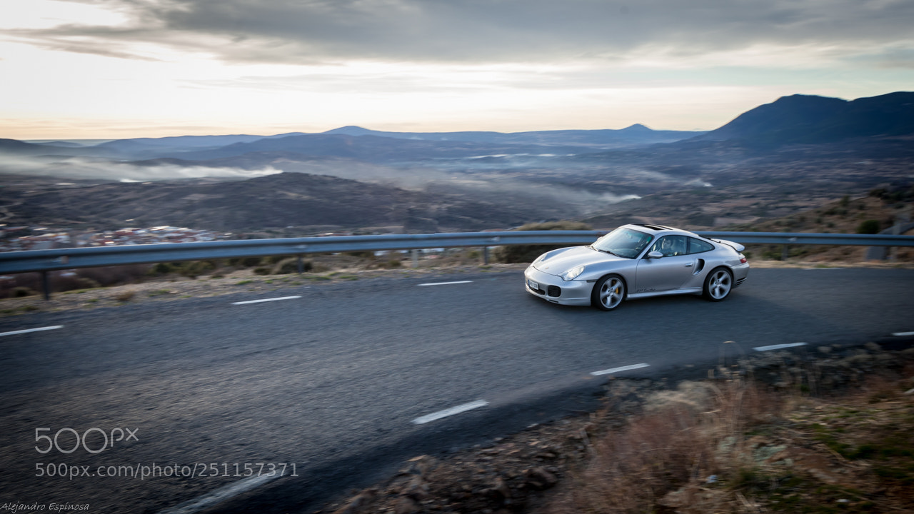 Canon EOS 5D Mark II sample photo. Porsche 911 turbo photography