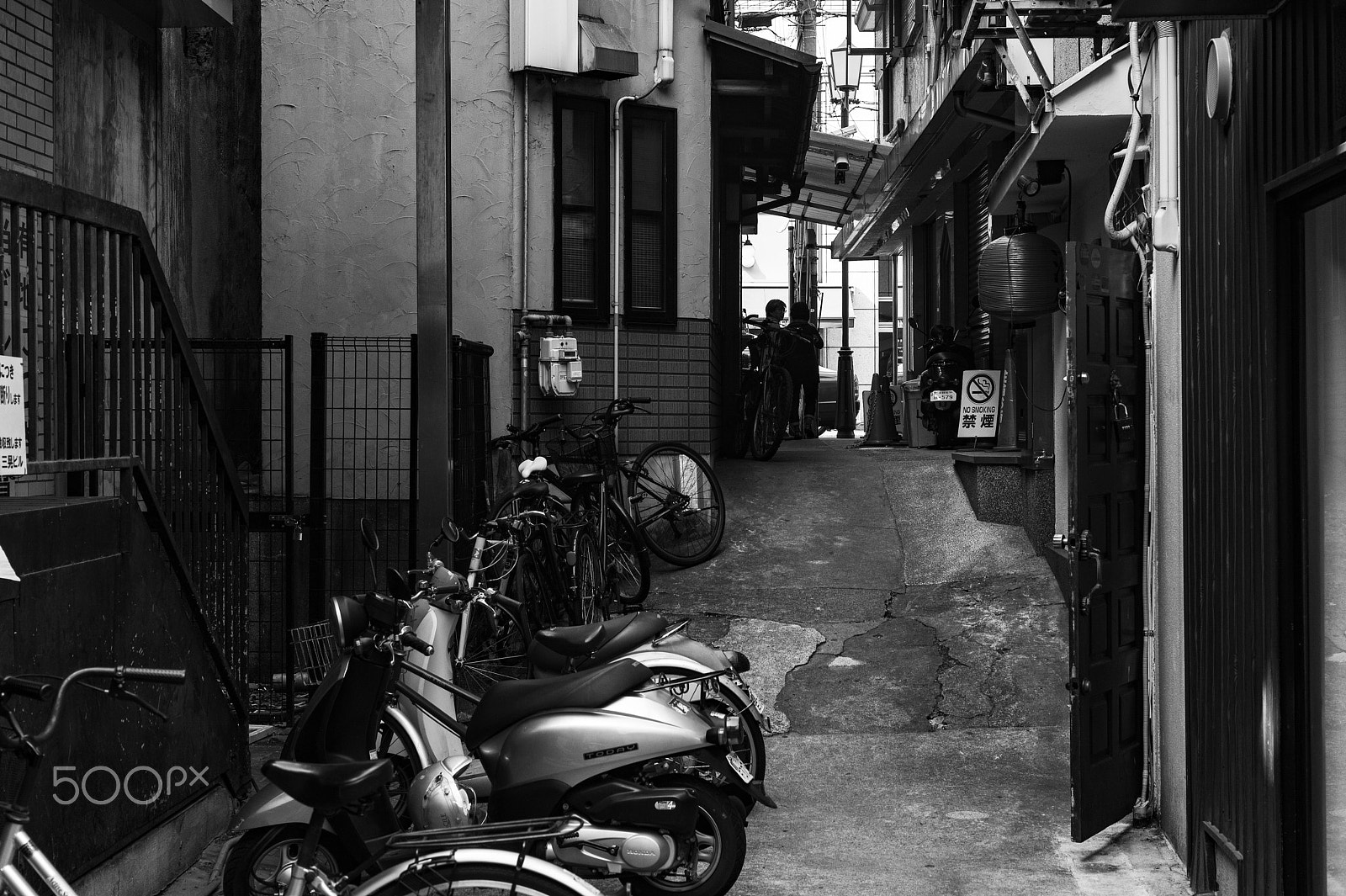 Leica M-Monochrom sample photo. Kyoto street snap photography