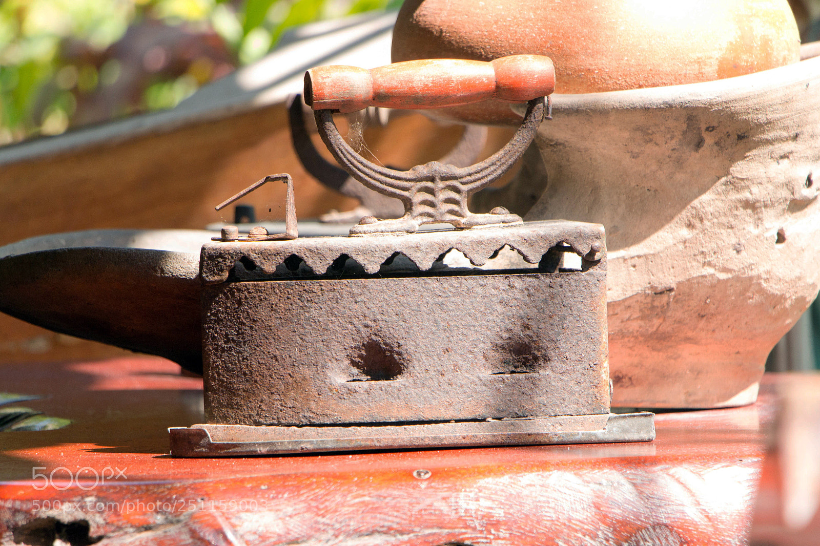 Canon EOS 700D (EOS Rebel T5i / EOS Kiss X7i) sample photo. Antique iron photography