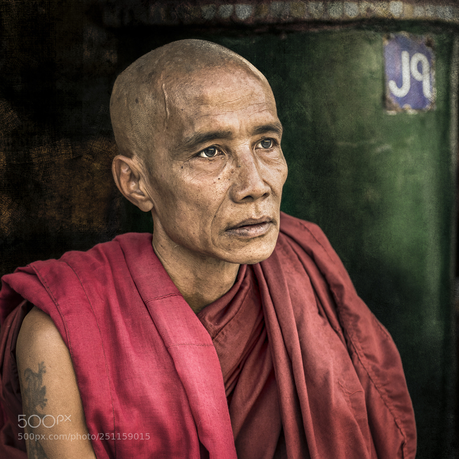 Nikon D800 sample photo. Shwedagon monk / myanmar photography