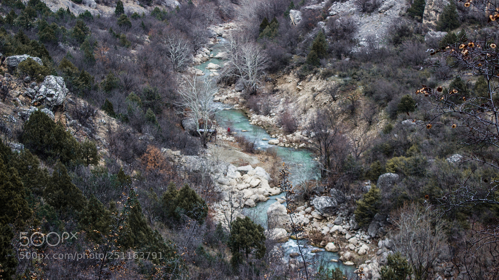 Canon EOS 600D (Rebel EOS T3i / EOS Kiss X5) sample photo. Among the rocks photography