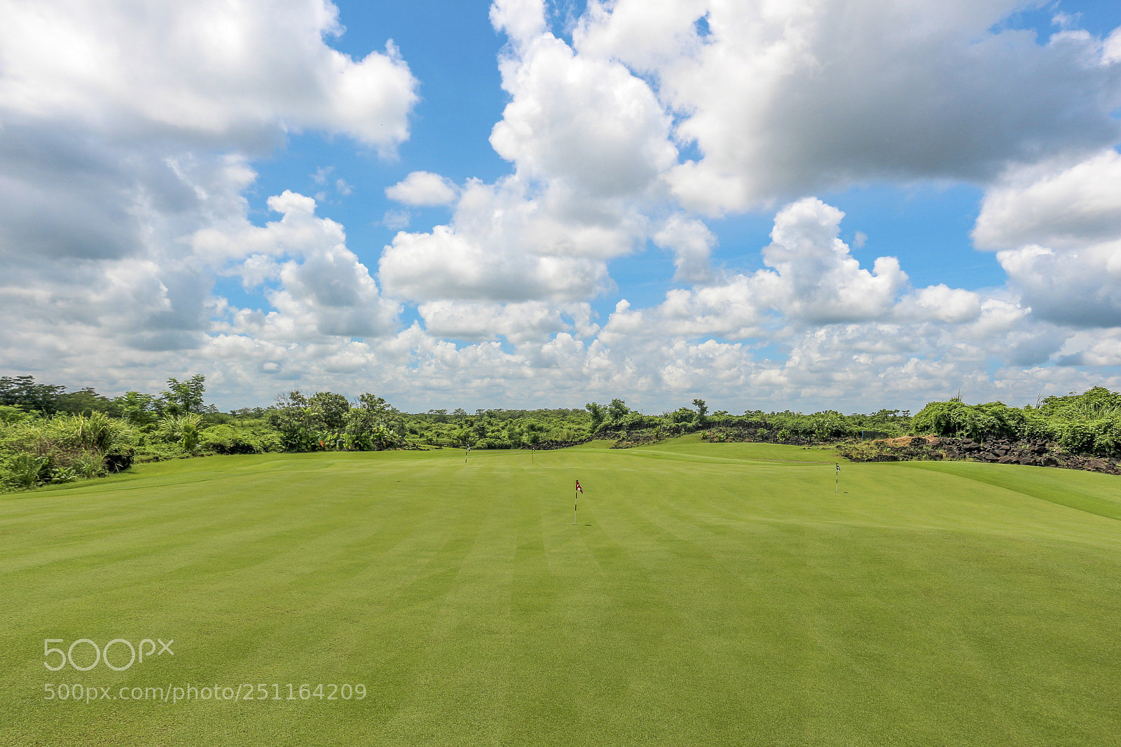 Canon EOS 700D (EOS Rebel T5i / EOS Kiss X7i) sample photo. Golf course in hainan photography