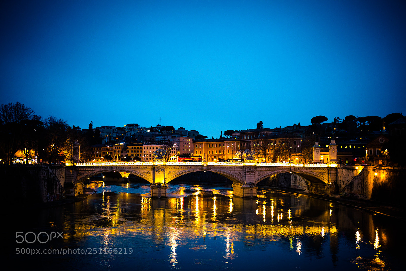 Canon EOS 5D Mark IV sample photo. Rome at night photography