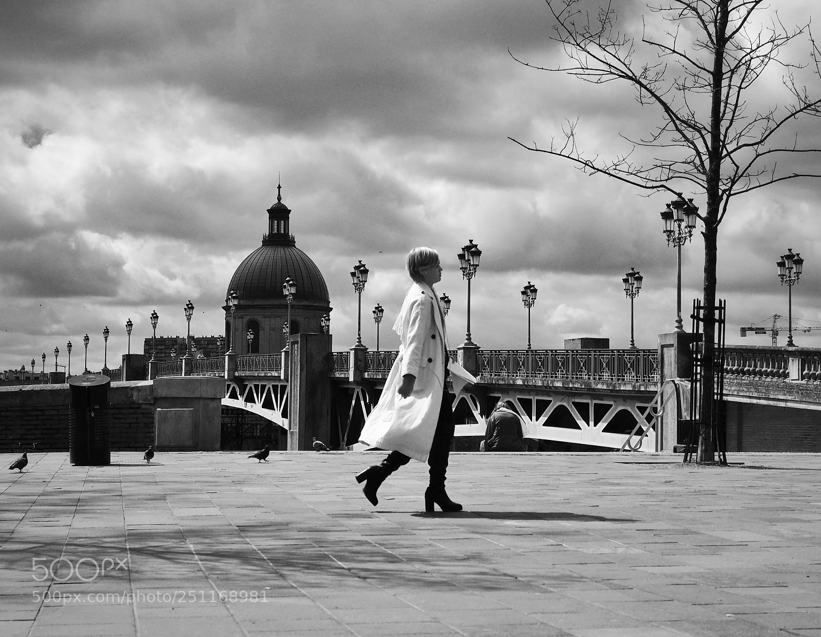 Olympus OM-D E-M10 III sample photo. Lady in white 2 photography
