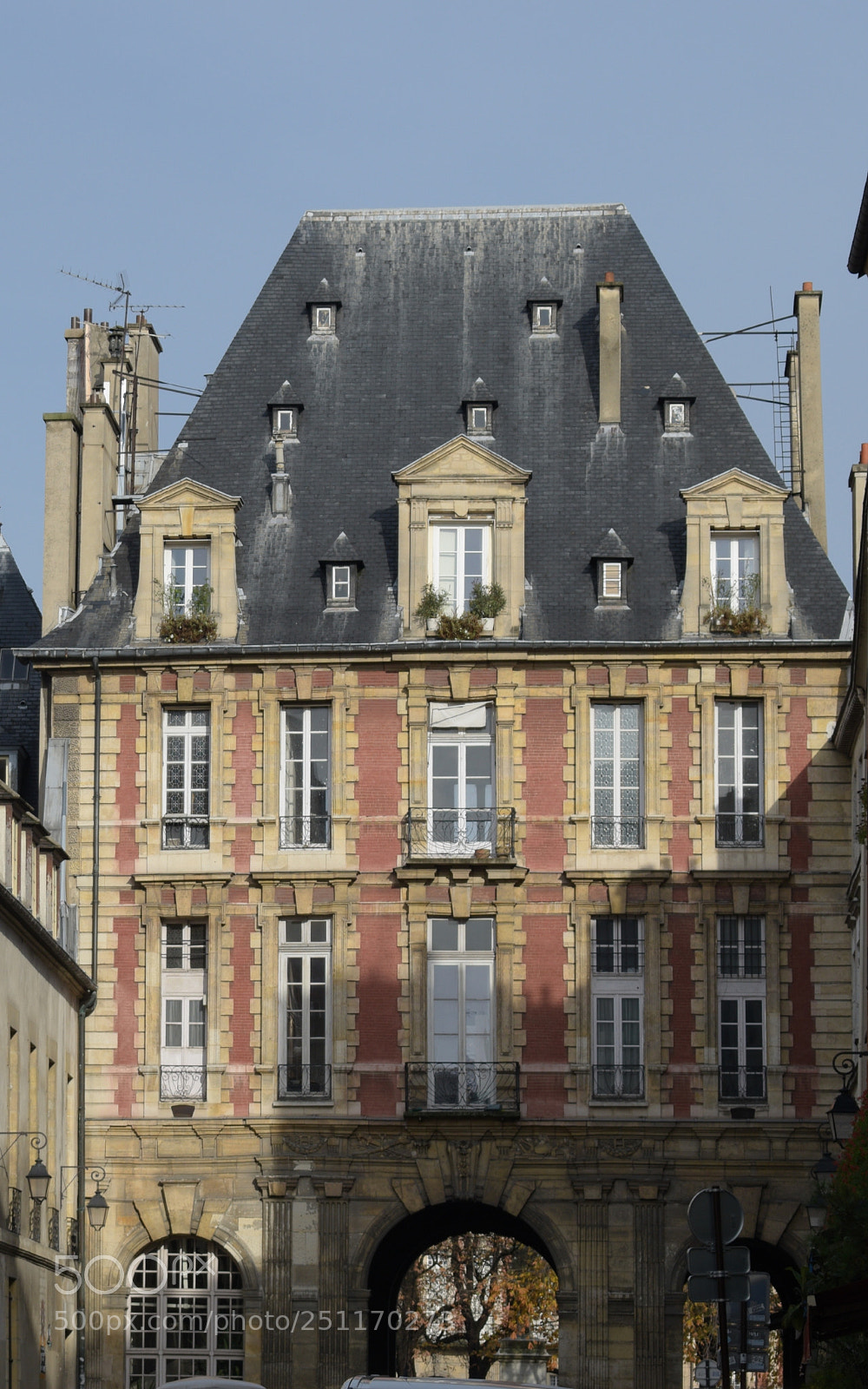 Nikon D3300 sample photo. Pavillon du roi place photography
