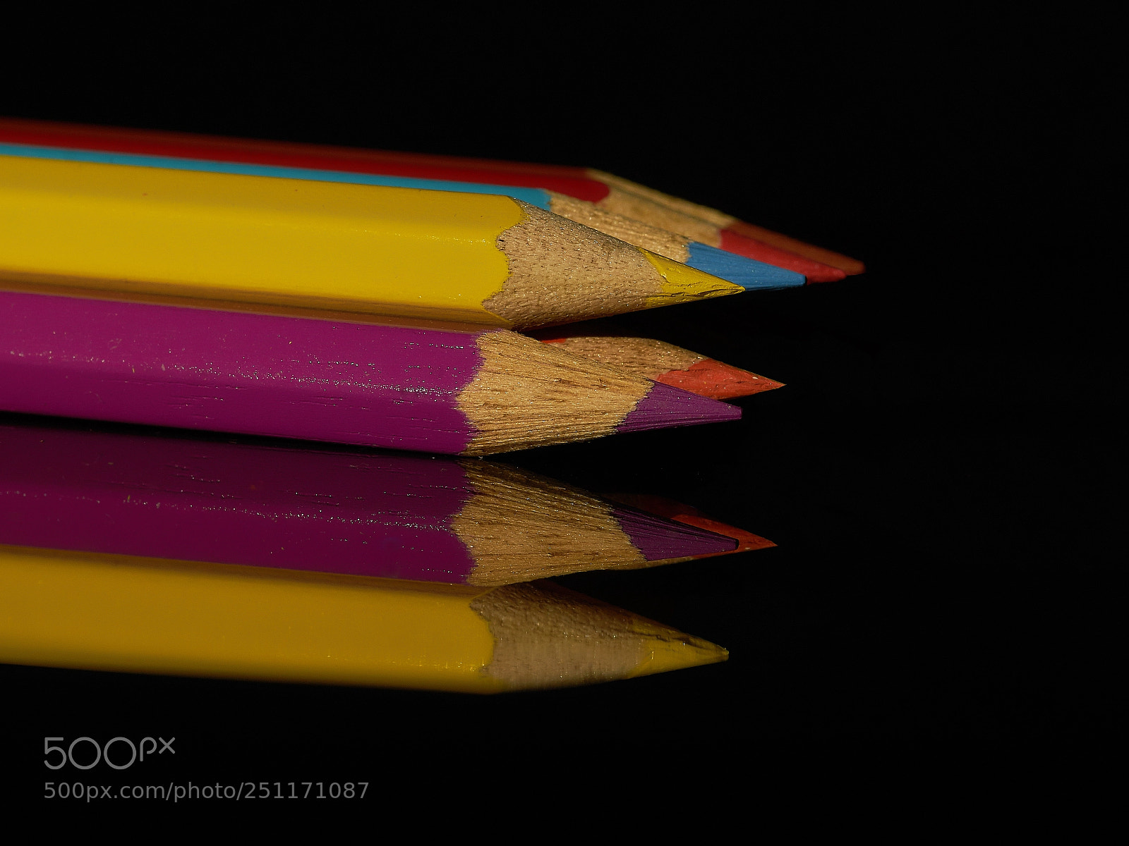 Sony ILCA-77M2 sample photo. Bunte stifte photography