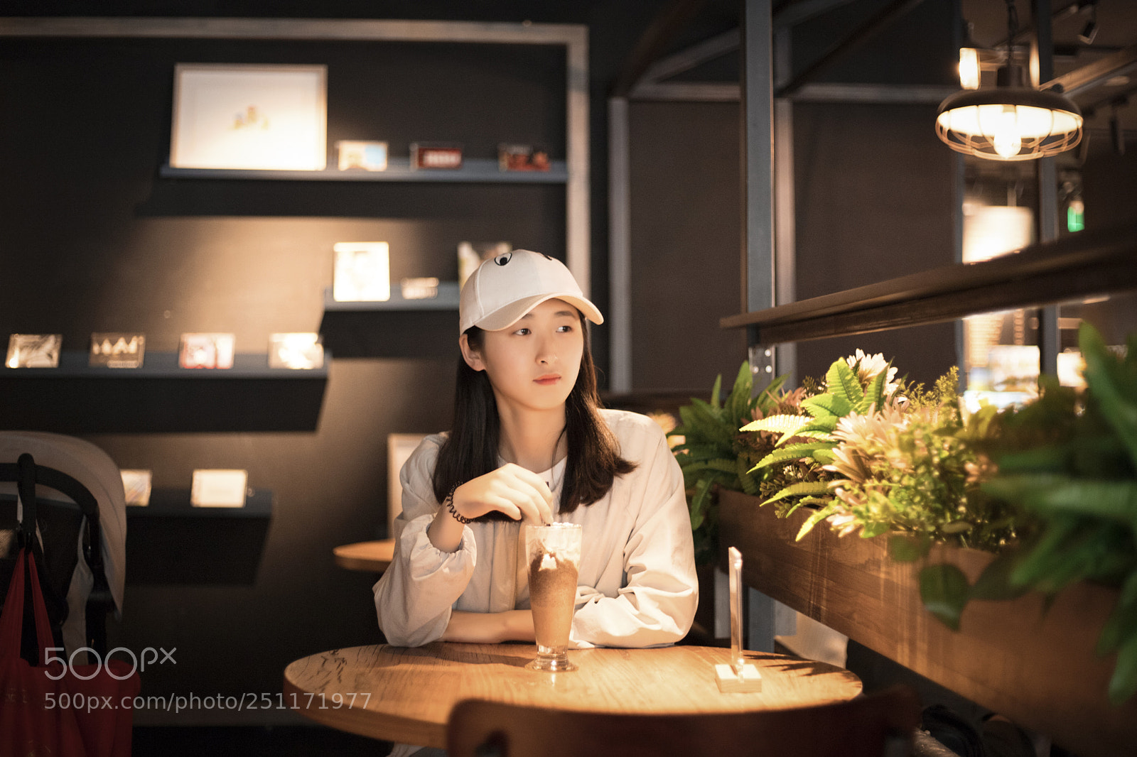 Canon EOS 6D Mark II sample photo. 星巴克 girl photography