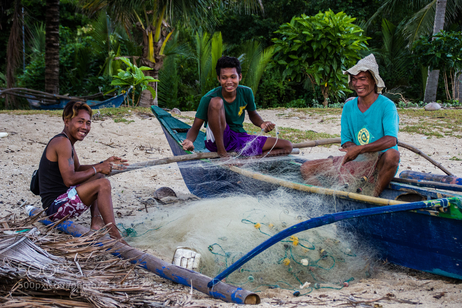 Canon EOS 550D (EOS Rebel T2i / EOS Kiss X4) sample photo. Fishermen at work photography