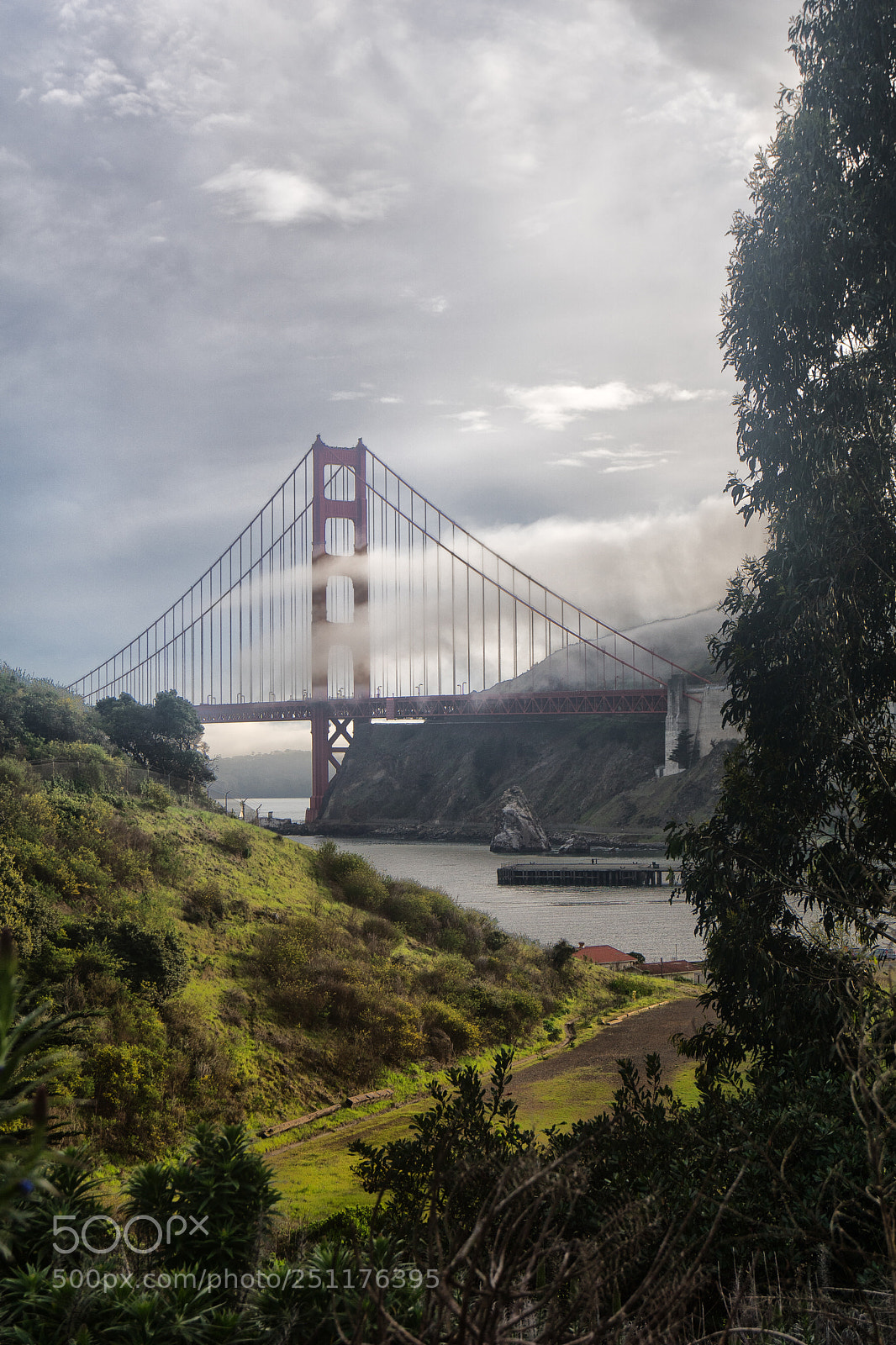 Sony ILCA-77M2 sample photo. Golden gate through the photography