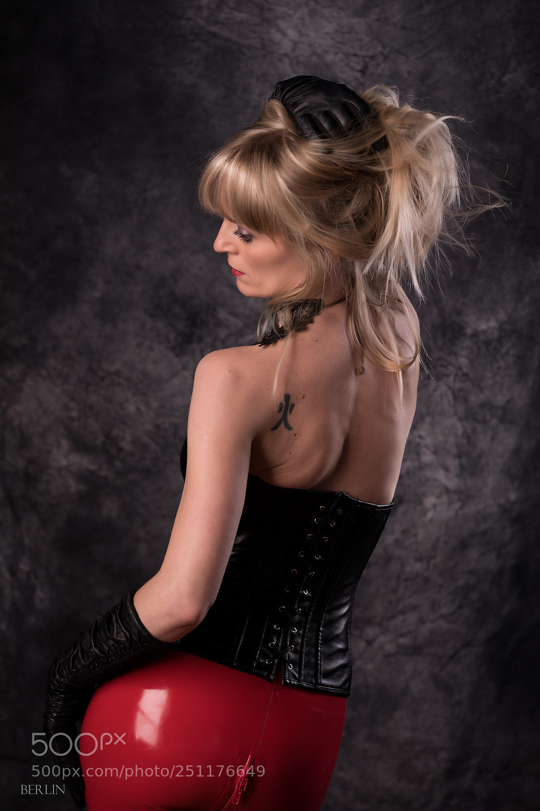 Canon EOS 5D Mark IV sample photo. Beautiful from behind photography