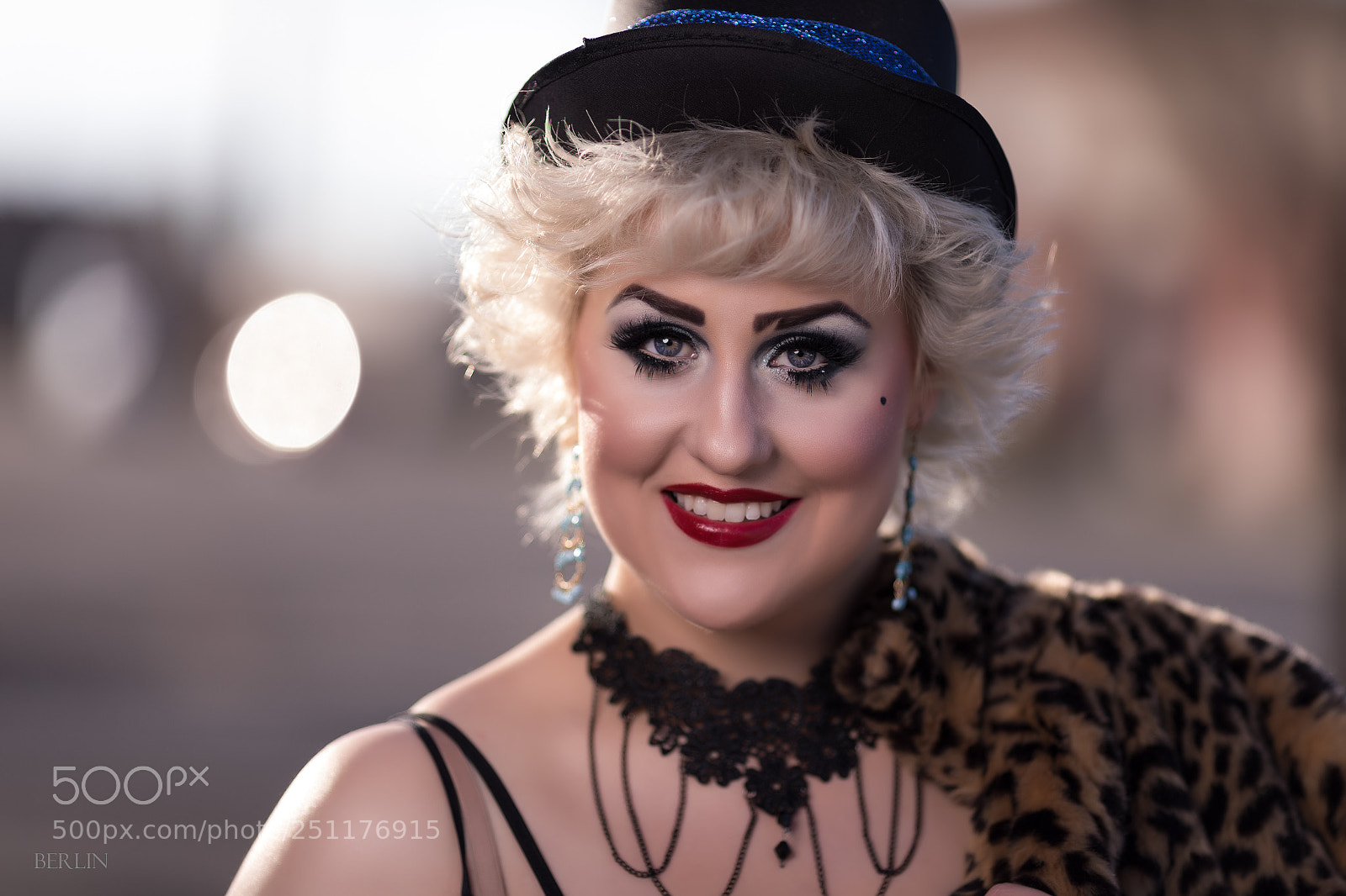 Canon EOS 5D Mark IV sample photo. On the street, over photography