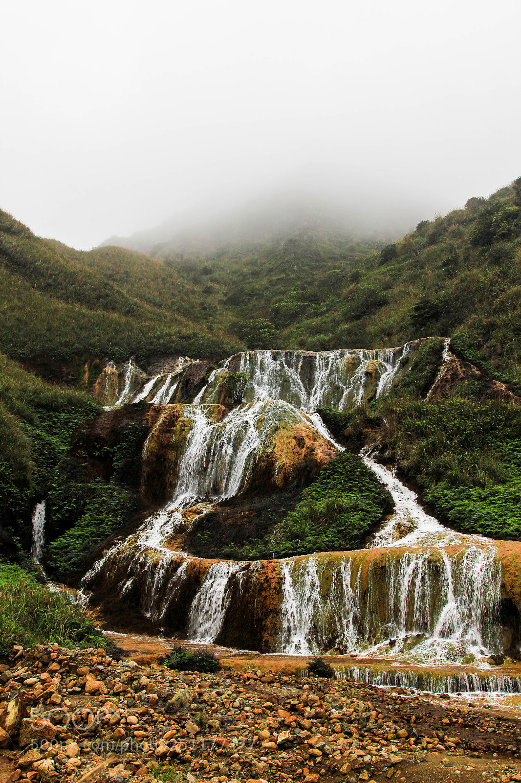 Canon EOS 550D (EOS Rebel T2i / EOS Kiss X4) sample photo. Golden falls photography