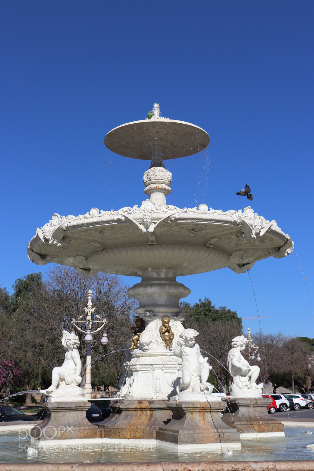 Canon EOS 800D (EOS Rebel T7i / EOS Kiss X9i) sample photo. 1 fountain and 2 birds ! photography